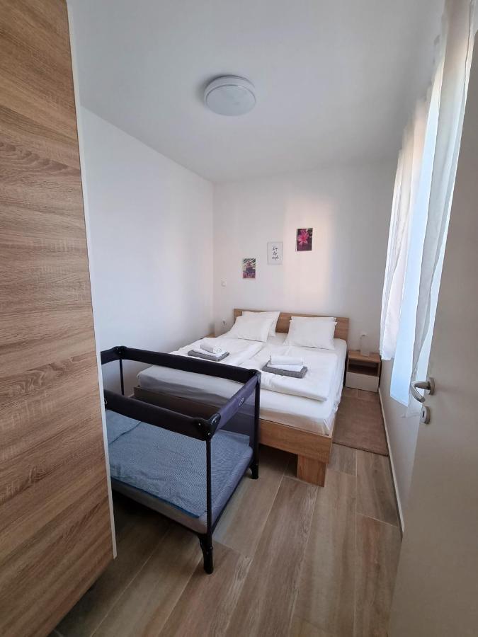 Apartments Leticia Vrsi Exterior foto